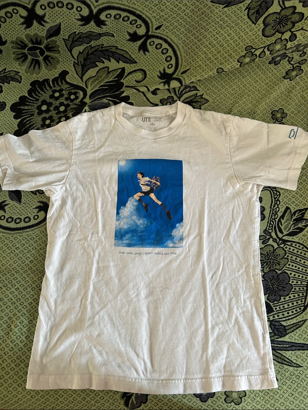 Uniqlo White Graphic Short Sleeve Tee with Blue Print
